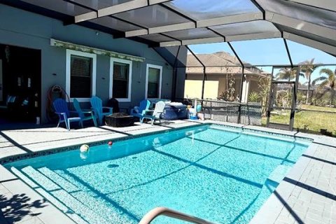 Casa en venta en New Port Richey, Florida, 5 dormitorios, 298.22 m2 № 2167098 - foto 3