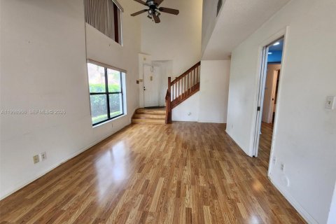 Condo in Pembroke Pines, Florida, 3 bedrooms  № 2060743 - photo 13