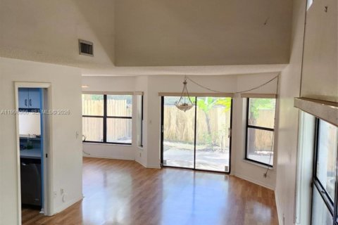 Condo in Pembroke Pines, Florida, 3 bedrooms  № 2060743 - photo 6