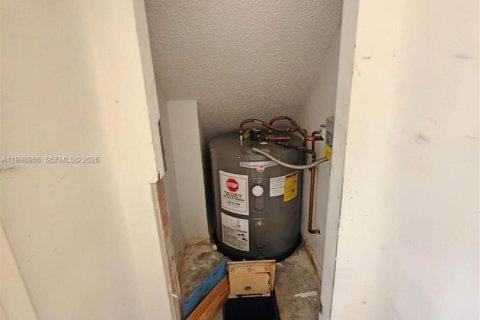 Condo in Pembroke Pines, Florida, 3 bedrooms  № 2060743 - photo 17