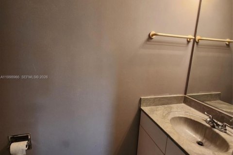 Condo in Pembroke Pines, Florida, 3 bedrooms  № 2060743 - photo 16