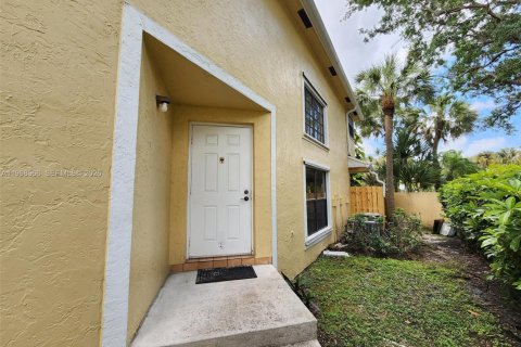 Condo in Pembroke Pines, Florida, 3 bedrooms  № 2060743 - photo 5