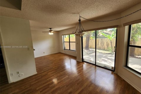 Condo in Pembroke Pines, Florida, 3 bedrooms  № 2060743 - photo 8