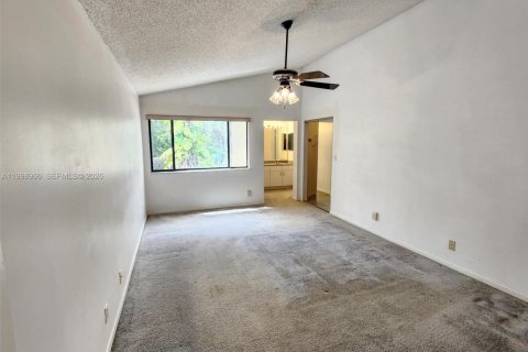 Condo in Pembroke Pines, Florida, 3 bedrooms  № 2060743 - photo 18