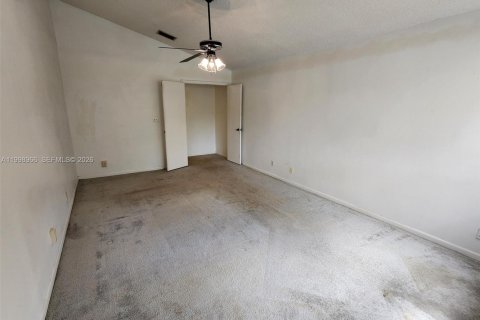 Condo in Pembroke Pines, Florida, 3 bedrooms  № 2060743 - photo 19