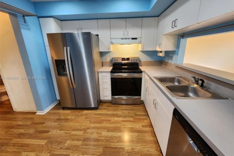 Condo in Pembroke Pines, Florida, 3 bedrooms  № 2060743 - photo 14