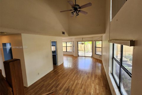 Condo in Pembroke Pines, Florida, 3 bedrooms  № 2060743 - photo 7