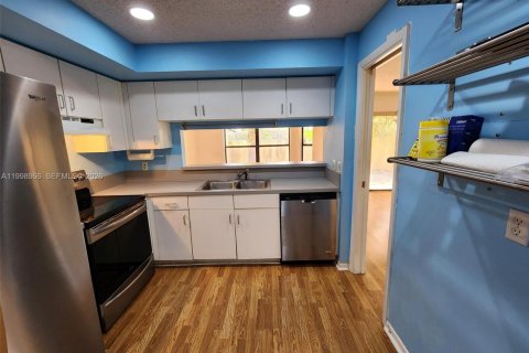 Condo in Pembroke Pines, Florida, 3 bedrooms  № 2060743 - photo 15