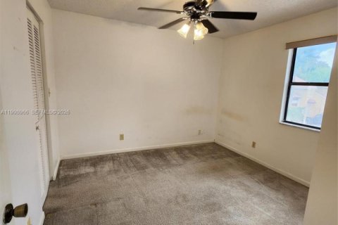 Condo in Pembroke Pines, Florida, 3 bedrooms  № 2060743 - photo 27
