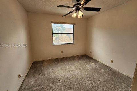 Condo in Pembroke Pines, Florida, 3 bedrooms  № 2060743 - photo 25