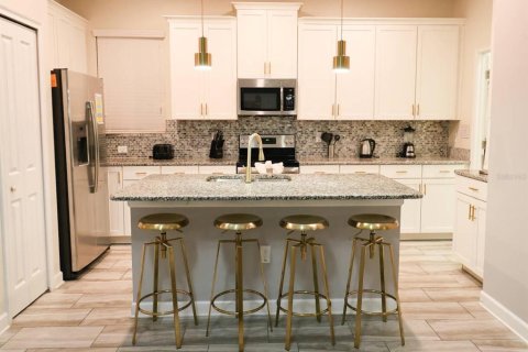 House in STOREY LAKE in Kissimmee, Florida 5 bedrooms, 286.23 sq.m. № 2393967 - photo 6