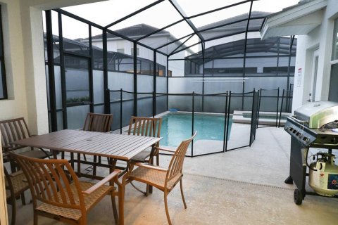 House in STOREY LAKE in Kissimmee, Florida 5 bedrooms, 286.23 sq.m. № 2393967 - photo 10