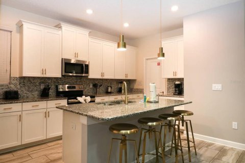 House in STOREY LAKE in Kissimmee, Florida 5 bedrooms, 286.23 sq.m. № 2393967 - photo 7