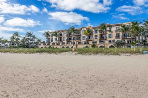Condo in Lauderdale-by-the-Sea, Florida, 2 bedrooms  № 1785695 - photo 30