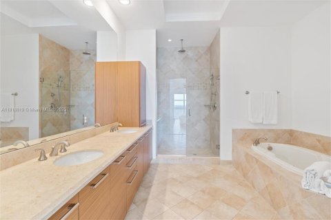 Condo in Lauderdale-by-the-Sea, Florida, 2 bedrooms  № 1785695 - photo 18