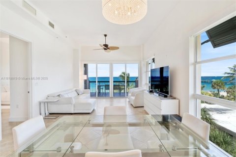 Condo in Lauderdale-by-the-Sea, Florida, 2 bedrooms  № 1785695 - photo 12