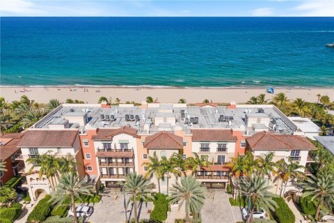 Condo in Lauderdale-by-the-Sea, Florida, 2 bedrooms  № 1785695 - photo 1