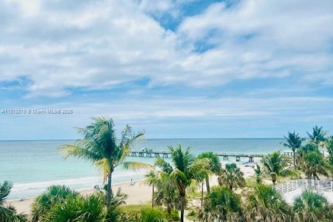Condo in Lauderdale-by-the-Sea, Florida, 2 bedrooms  № 1785695 - photo 9
