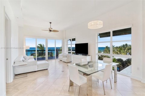 Condo in Lauderdale-by-the-Sea, Florida, 2 bedrooms  № 1785695 - photo 11