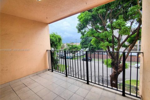 Copropriété à louer à Hialeah, Floride: 1 chambre, 84.54 m2 № 2010510 - photo 21