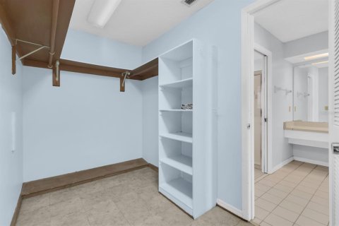 House in Apopka, Florida 3 bedrooms, 176.79 sq.m. № 2337227 - photo 26