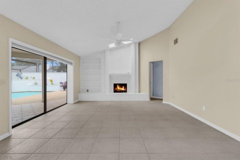 House in Apopka, Florida 3 bedrooms, 176.79 sq.m. № 2337227 - photo 8