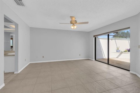 House in Apopka, Florida 3 bedrooms, 176.79 sq.m. № 2337227 - photo 21