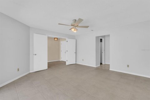 House in Apopka, Florida 3 bedrooms, 176.79 sq.m. № 2337227 - photo 19