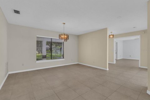 House in Apopka, Florida 3 bedrooms, 176.79 sq.m. № 2337227 - photo 5