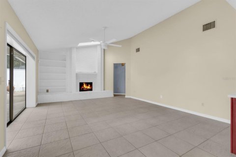 House in Apopka, Florida 3 bedrooms, 176.79 sq.m. № 2337227 - photo 7
