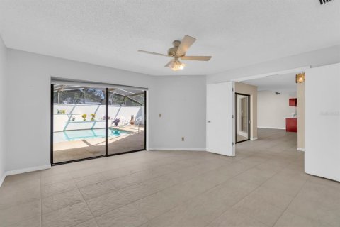 House in Apopka, Florida 3 bedrooms, 176.79 sq.m. № 2337227 - photo 20