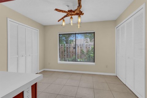 House in Apopka, Florida 3 bedrooms, 176.79 sq.m. № 2337227 - photo 18