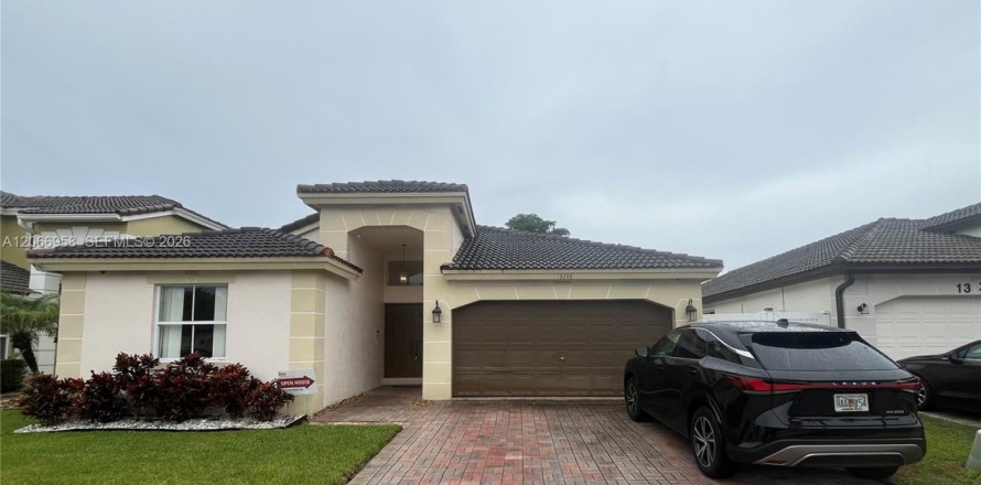 Casa en Miramar, Florida 3 dormitorios, 163.51 m2 № 2296022