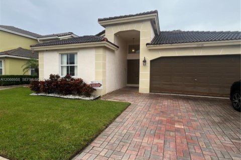Casa en venta en Miramar, Florida, 3 dormitorios, 163.51 m2 № 2296022 - foto 3