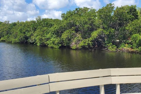 Condo in Fort Lauderdale, Florida, 1 bedroom  № 1475332 - photo 13