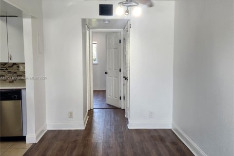 Condo in Fort Lauderdale, Florida, 1 bedroom  № 1475332 - photo 4