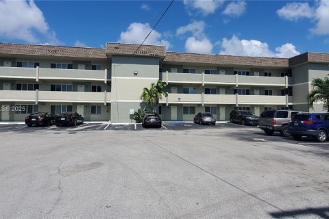 Condo in Fort Lauderdale, Florida, 1 bedroom  № 1475332 - photo 10