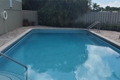 Condo in Fort Lauderdale, Florida, 1 bedroom  № 1475332 - photo 17