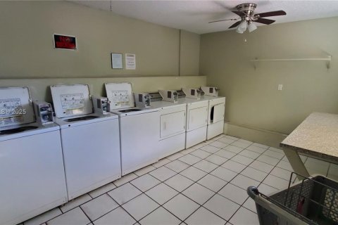 Condo in Fort Lauderdale, Florida, 1 bedroom  № 1475332 - photo 11