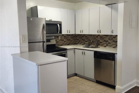 Condo in Fort Lauderdale, Florida, 1 bedroom  № 1475332 - photo 2
