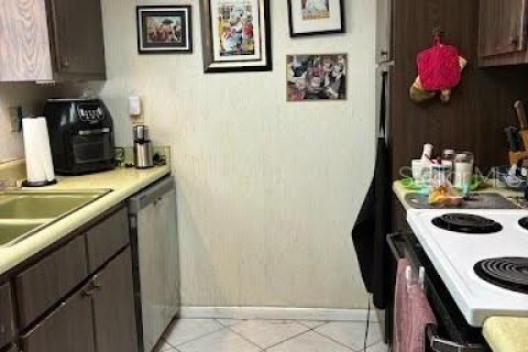 Condo in Leesburg, Florida, 2 bedrooms  № 1856509 - photo 11