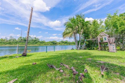 Villa ou maison à louer à Miramar, Floride: 4 chambres, 246.66 m2 № 1888981 - photo 30
