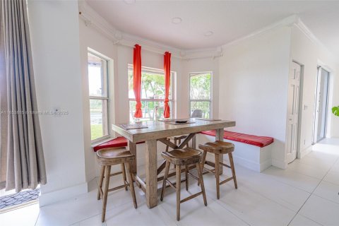 Villa ou maison à louer à Miramar, Floride: 4 chambres, 246.66 m2 № 1888981 - photo 9