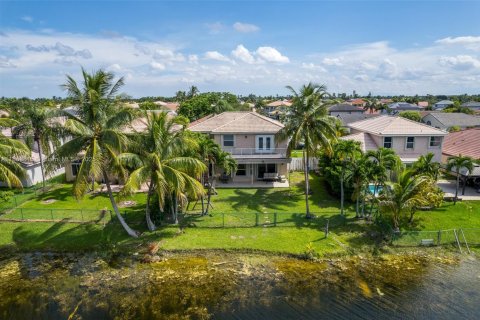 Villa ou maison à louer à Miramar, Floride: 4 chambres, 246.66 m2 № 1888981 - photo 2