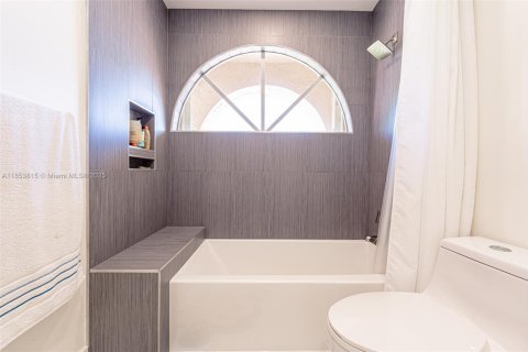 Villa ou maison à louer à Miramar, Floride: 4 chambres, 246.66 m2 № 1888981 - photo 21