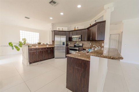 Villa ou maison à louer à Miramar, Floride: 4 chambres, 246.66 m2 № 1888981 - photo 7