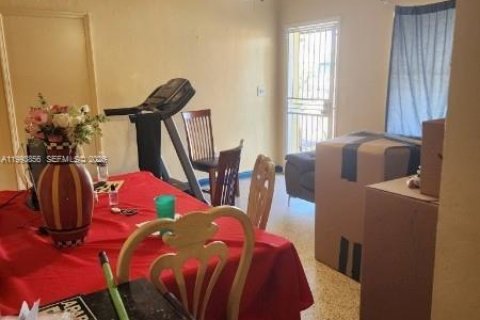 Villa ou maison à louer à Miami, Floride: 2 chambres, 171.87 m2 № 2055653 - photo 3