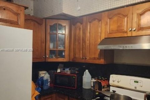 Villa ou maison à louer à Miami, Floride: 2 chambres, 171.87 m2 № 2055653 - photo 4