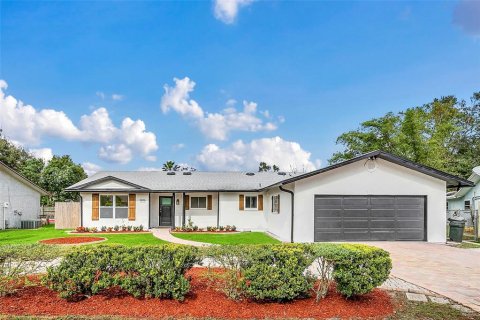 House in Orlando, Florida 4 bedrooms, 192.68 sq.m. № 1684677 - photo 1