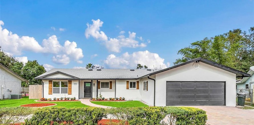House in Orlando, Florida 4 bedrooms, 192.68 sq.m. № 1684677